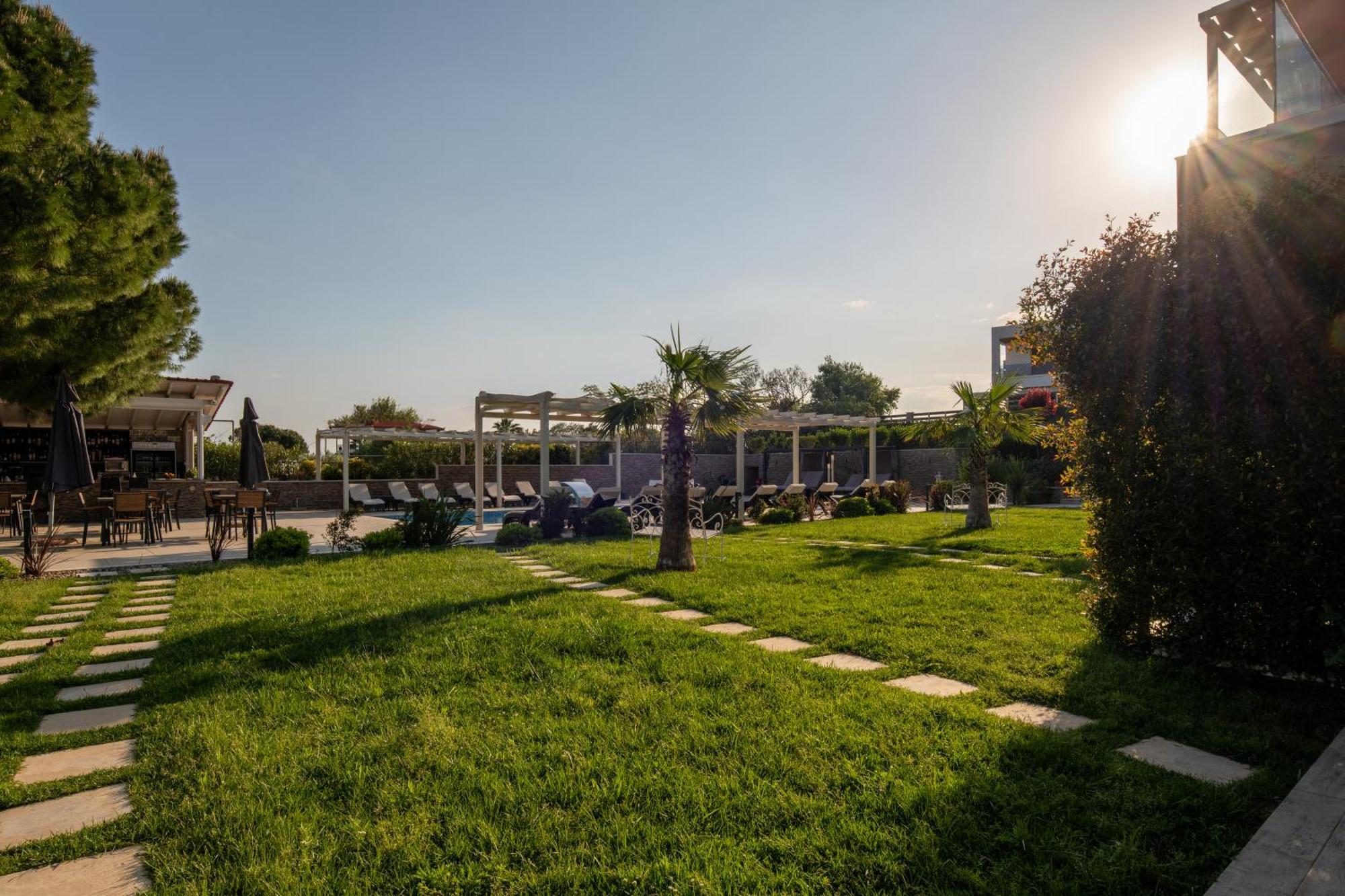 Villa Sara Nikiti  Exterior photo
