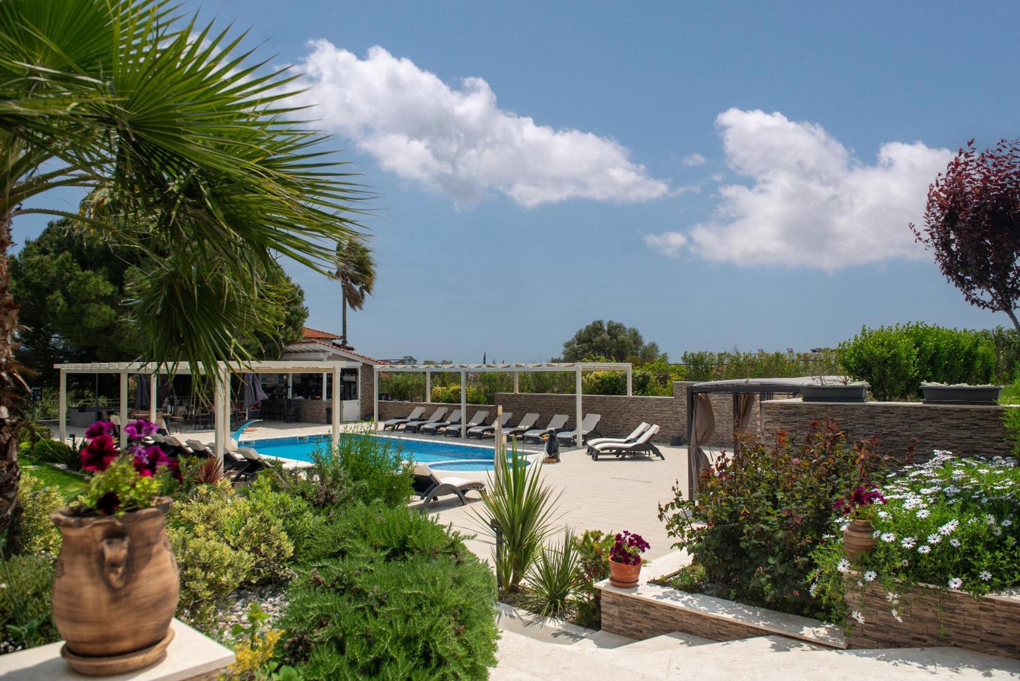 Villa Sara Nikiti  Exterior photo