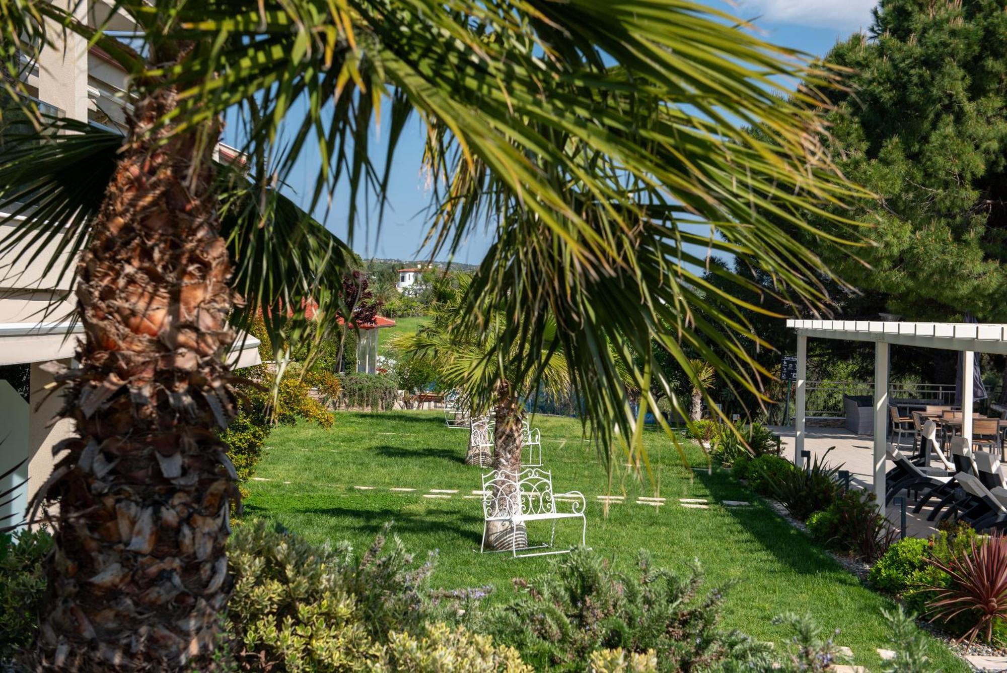 Villa Sara Nikiti  Exterior photo